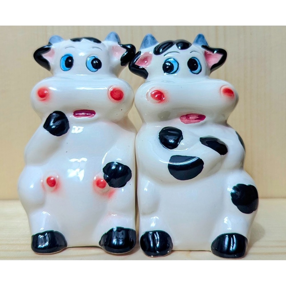 NEW Conversing Cows Salt Pepper Shakers  Vintage Kitsch  Farmhouse  Cottagecore